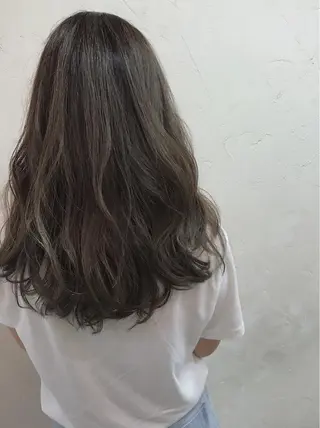 ロング カラー 山下 千明のヘアスタイル