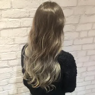 ロング カラー BEBE表参道所属・長谷川 香織のヘアスタイル