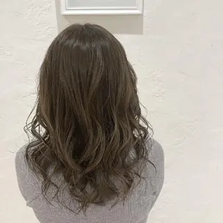 セミロング 艶髪/透け感カラー /RYOのヘアスタイル