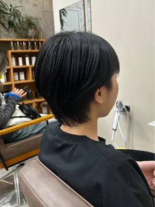 ショート メンズ 顔周りレイヤー/ ふわあいりのヘアスタイル