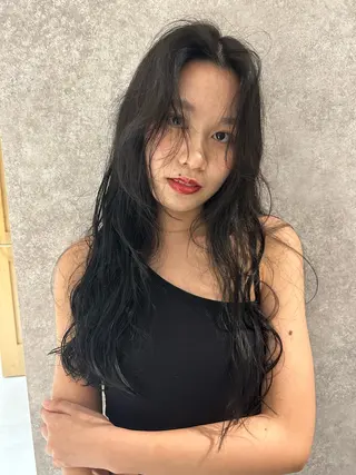 ロング カラー 佐藤 嶺のヘアスタイル