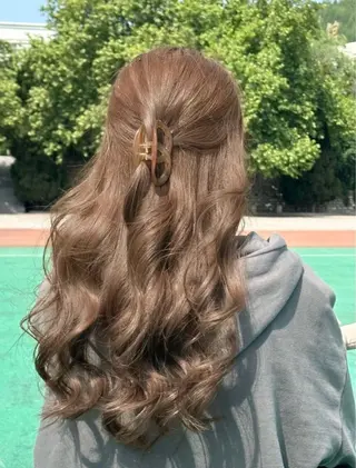 セミロング カラー ヘアアレンジ 赤み消し🫧韓国ヘア 🫧藤岡誠也のヘアスタイル