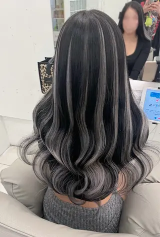 ロング 三尾 樺緒のヘアスタイル