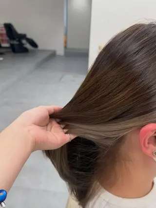 ミディアム カラー 浅見 茉美のヘアスタイル