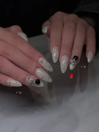 ネイル mikoto 🎀 艶々美フォルムのネイルデザイン