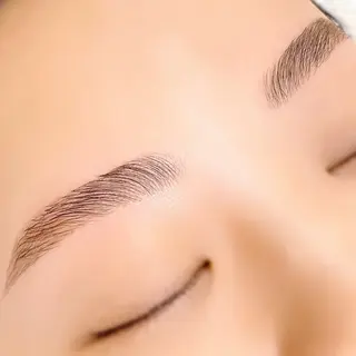 アイブロウ Rune 《池袋》のマツエク・マツパデザイン