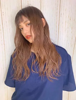 ロング カラー 岡田まみ🍒🤍 透明感カラーのヘアスタイル