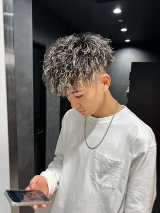 ロング 新世代パーマ⚡️ の達人トモ⚡️のヘアスタイル