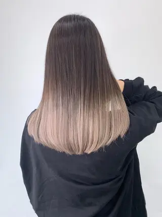 セミロング カラー 岡留 愛美のヘアスタイル