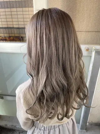 ロング カラー 岩谷/ブリーチ 🪽透明感カラーのヘアスタイル