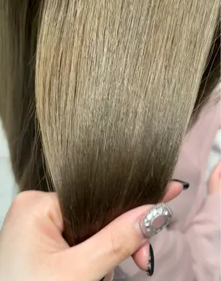 ミディアム Toiro所属・🤎小顔レイヤー /ベージュ🤎友香のヘアスタイル