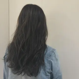 ロング カラー 新實 ゆりあのヘアスタイル