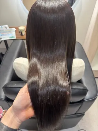 ロング NAVY 橋本心 縮毛矯正のヘアスタイル