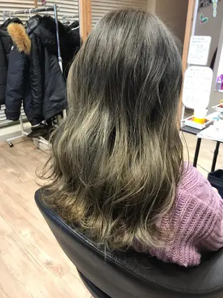 セミロング カラー 大久保 隆蔵のヘアスタイル