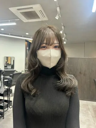 セミロング カラー moe🎀 透明感カラーのヘアスタイル