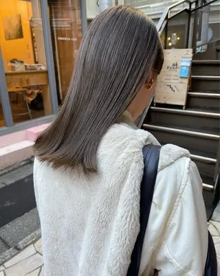 セミロング カラー あずまぐち めぐみのヘアスタイル