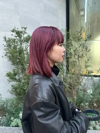 ミディアム カラー タイトボブ個性派カラ ーAKANEのヘアスタイル