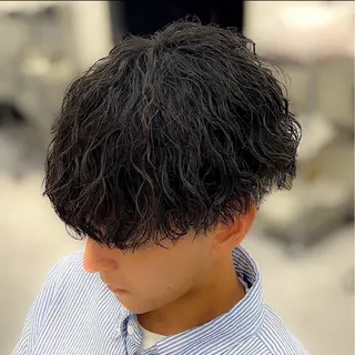 パーマ メンズ 佐々木 輝のヘアスタイル