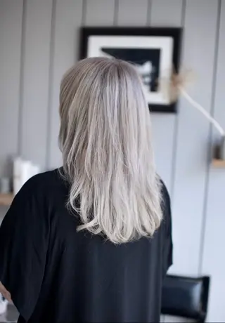 セミロング カラー 大西 カズマのヘアスタイル