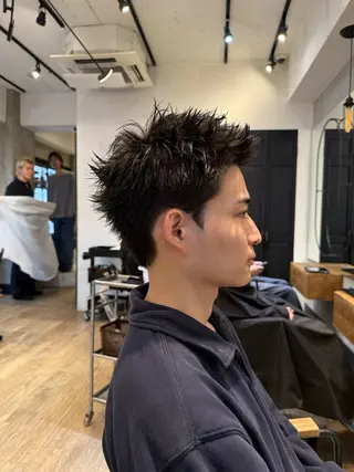 ショート カラー パーマ メンズ 吉岡 幸之進のヘアスタイル