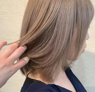 カラー 河野 満月のヘアスタイル
