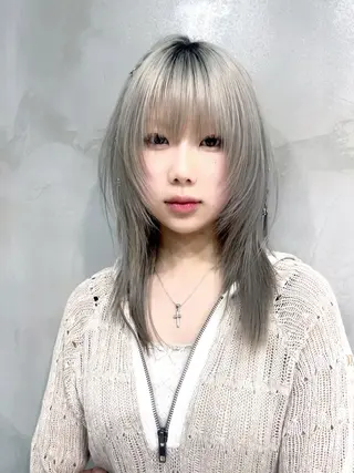 ミディアム Airi 韓国y2k ハイレイヤーのヘアスタイル