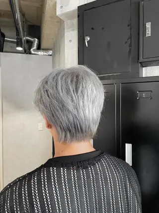 ショート カラー パーマ メンズ _WHITE / KENTOのヘアスタイル