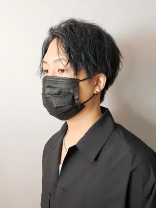 メンズ ショート カラー パーマ 成瀬 弘光のヘアスタイル