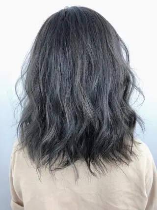 ミディアム カラー 米山 珠那のヘアスタイル