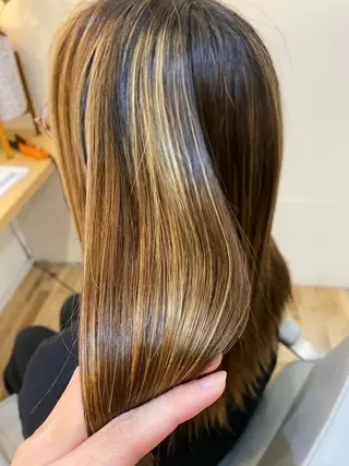 セミロング 艶カラー／ストレート かとうゆうき🍯のヘアスタイル