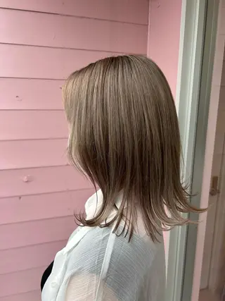 セミロング カラー レイヤー/ブリーチ/ 渋谷/ルル🌿のヘアスタイル