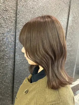 ミディアム カラー 對馬 光梨のヘアスタイル