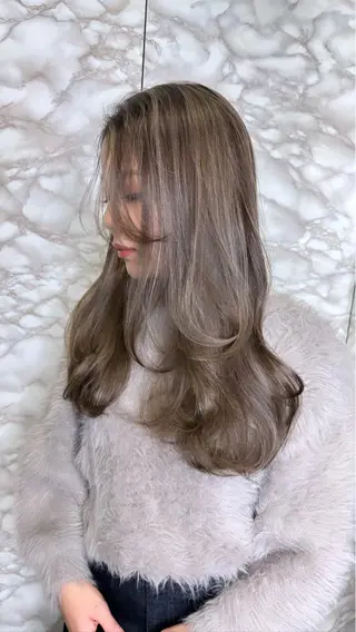 セミロング カラー 🌟小顔レイヤー× 赤み消し透明感カラーのヘアスタイル