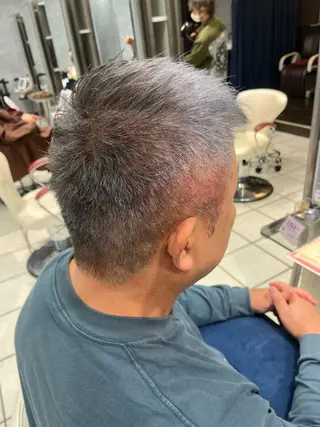 ショート メンズ アートディレクター 尾内 友美のヘアスタイル