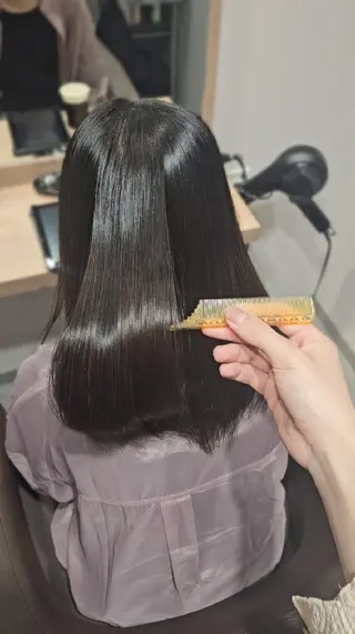 ミディアム 縮毛矯正をしている人 のためのカラーのヘアスタイル
