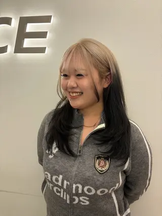 ロング 艶髪ハイトーンカラー 渋谷🎀ririkaのヘアスタイル
