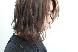 ミディアム カラー soins de MaLilyのヘアスタイル