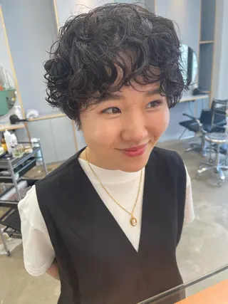 ショート パーマ 💓パーマ，💗 レイヤーカットのヘアスタイル
