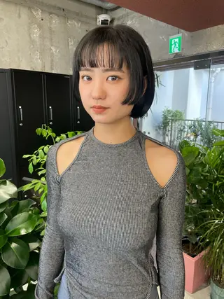 ショート MIFA レイヤー／パーマのヘアスタイル