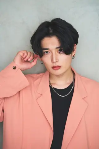 メンズ MIYU透明感カラー ブリーチなしWカラーのヘアスタイル