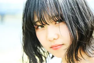 ミディアム パーマ TAI透明カラー 柔らかい縮毛矯正のヘアスタイル