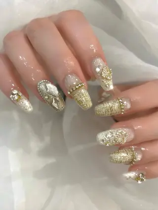 ネイル hiyo🎀ﾌｪﾐﾆ ﾝ/ｴﾚｶﾞﾝﾄ🤍のネイルデザイン