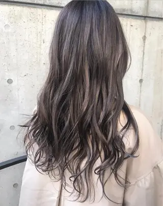 ロング カラー AKI アキのヘアスタイル