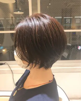 ショート esse大阪茶屋町店所属・レイヤーカット 新井田陽寿のヘアスタイル