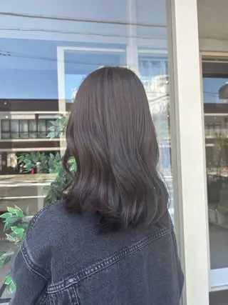 ミディアム 川筋 桃果のヘアスタイル
