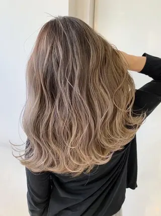 セミロング カラー 吉野 瑳桜のヘアスタイル