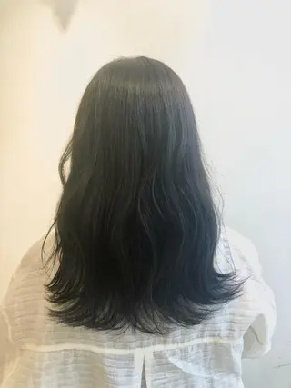 ロング カラー 岩谷 愛依のヘアスタイル