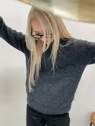 ロング カラー オカモト ミユウのヘアスタイル