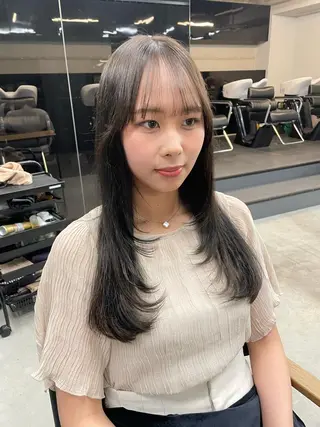 ロング 伊藤 莉奈　韓国ヘアのヘアスタイル