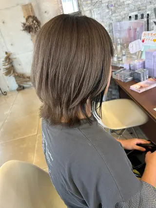 ミディアム カラー 丸山 莉世のヘアスタイル